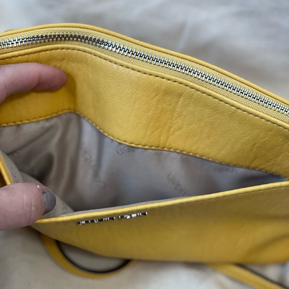 Beautiful Yellow Calvin Klein shoulder strap purse RN54163 CA57151 - Picture 5 of 8